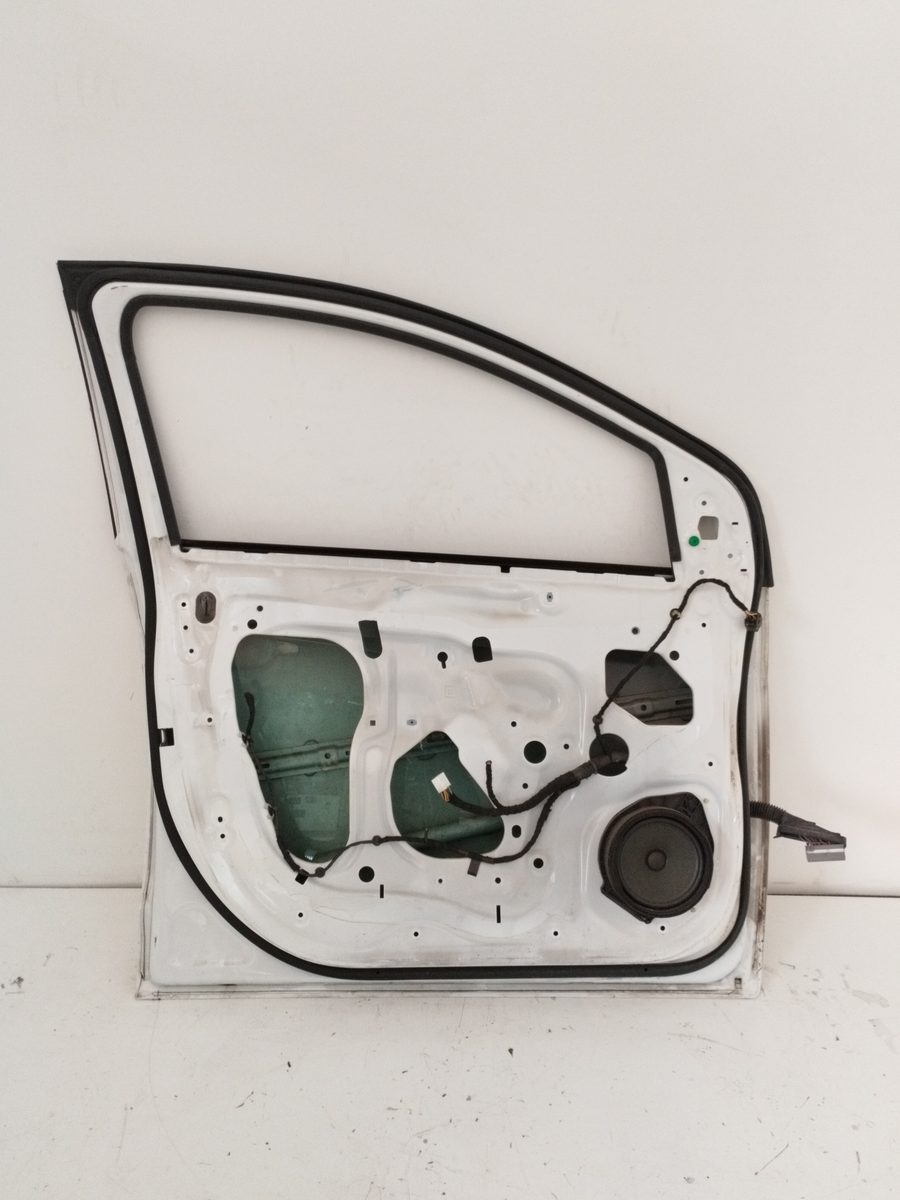 Puerta Delantera Izquierda Chevrolet Sonic Berlina Hatchback 2011-2016 LTZ