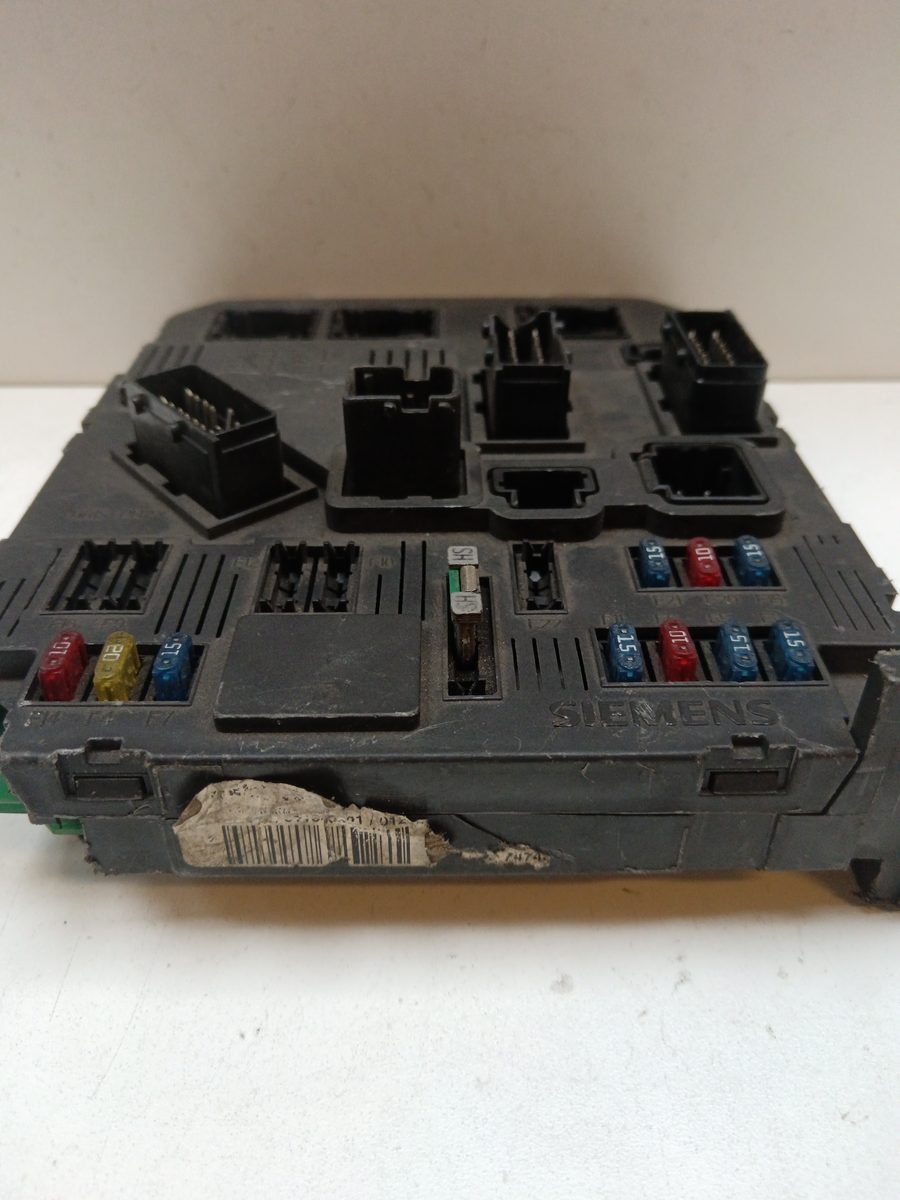 Caja Reles / Fusibles / Modulo Bsi Peugeot 206 Berlina 1998-2010 XR 2.0L 66kW 9646777380