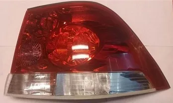 Faro trasero derecho