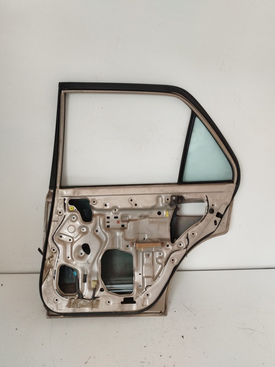 Puerta Trasera Derecha Toyota Corolla 1986-1990