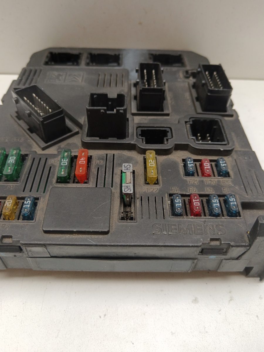 Caja Reles / Fusibles / Modulo Bsi Peugeot 407 Sw 2004-2011 ST Sport 2.0L 100kW