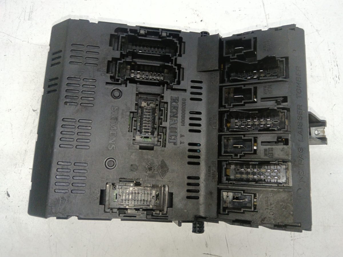 Caja Reles / Fusibles Renault Megane I Berlina Hatchback (BA0) 1995-1999 7703297243