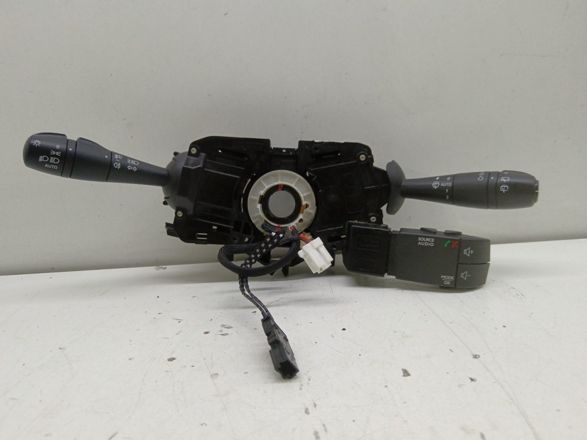 Llave Multifuncion Renault Captur 2013-Actualidad Adventure 1.5L 66kW