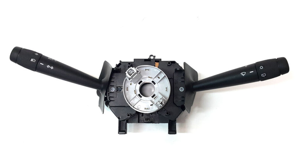 LLAVE BAJO VOLANTE FIAT PALIO SIENA STRADA 96-01 C/LUNETA TRAS. (IM.12098)