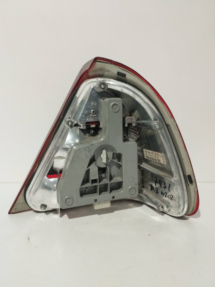 Farol Trasero Izquierdo Exterior Mercedes-Benz Clase C (W202) Berlina 2028203564L