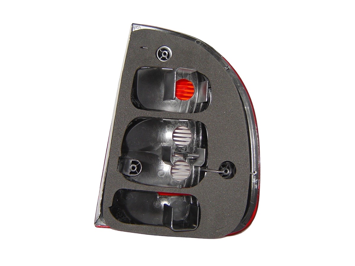 FAROL TRASERO IZQUIERDO CHEVROLET CORSA SEDAN 2000/2009