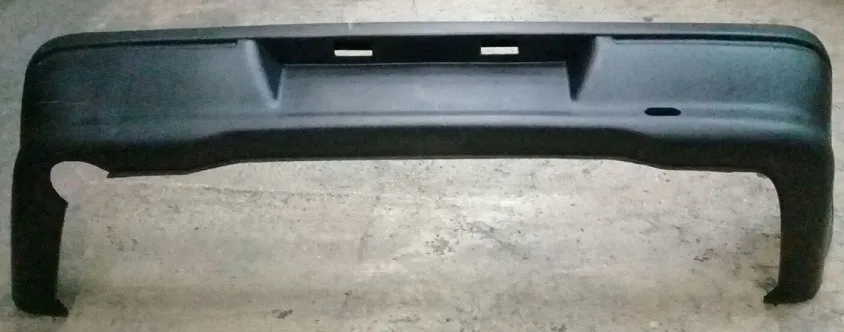 Paragolpe trasero Renault R19 4 puertas