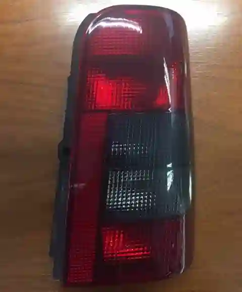 Farol trasero derecho