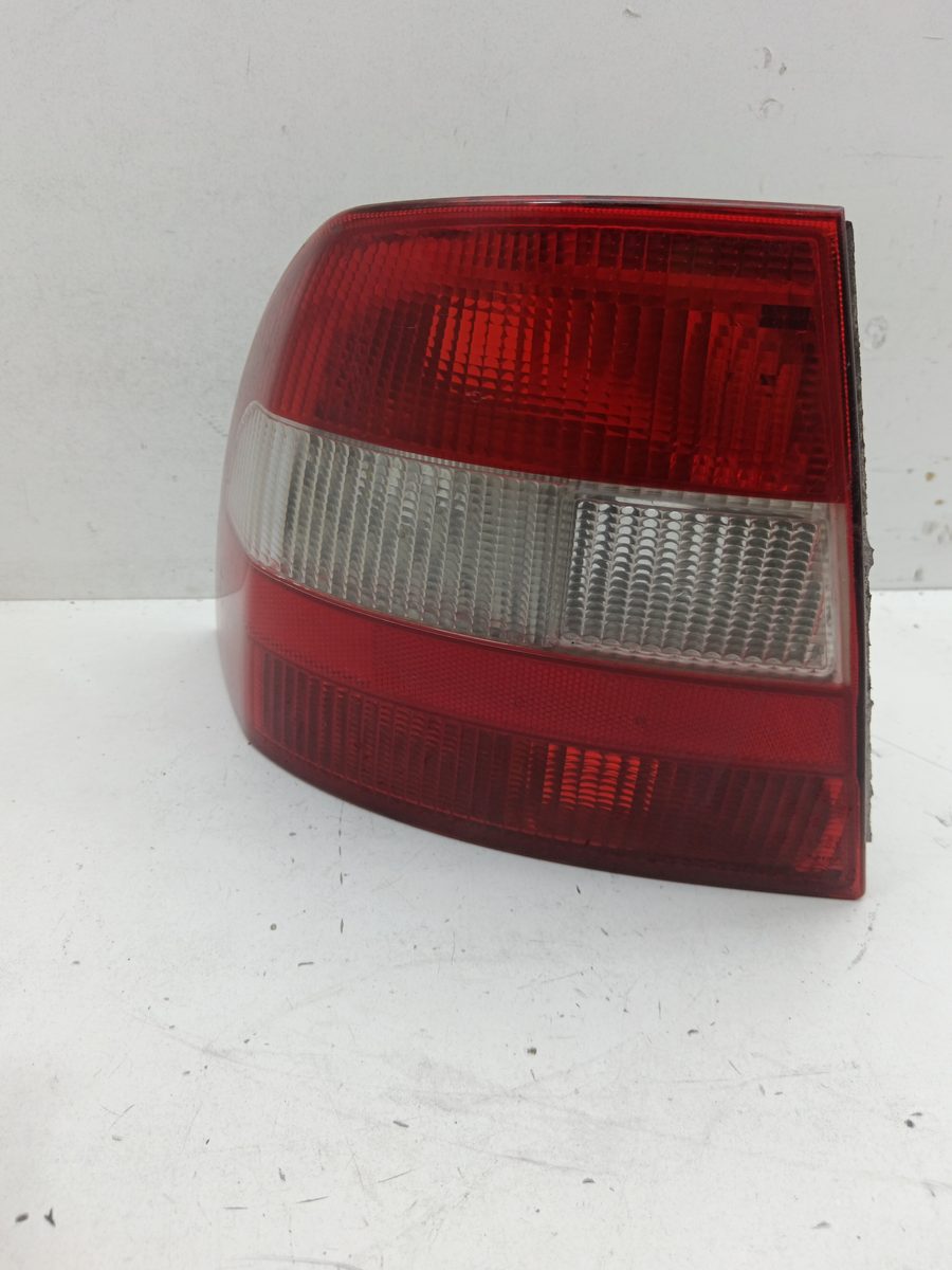 Farol Trasero Izquierdo Exterior Chevrolet Vectra B Berlina 1995-2002 Básico 37370748