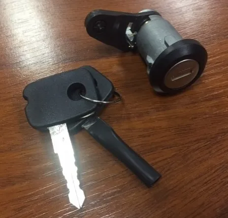 CILINDRO PUERTA IZQ GM CHEVETTE 75 (NEGRO)