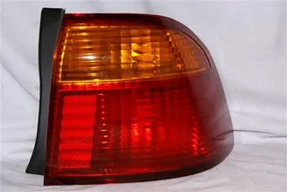 Faro trasero derecho