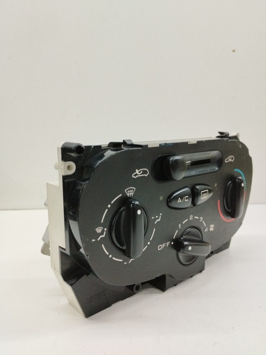 Comandos De Calefacción Peugeot 206 Berlina 1998-2010 XR 1.9L 51kW 1068701