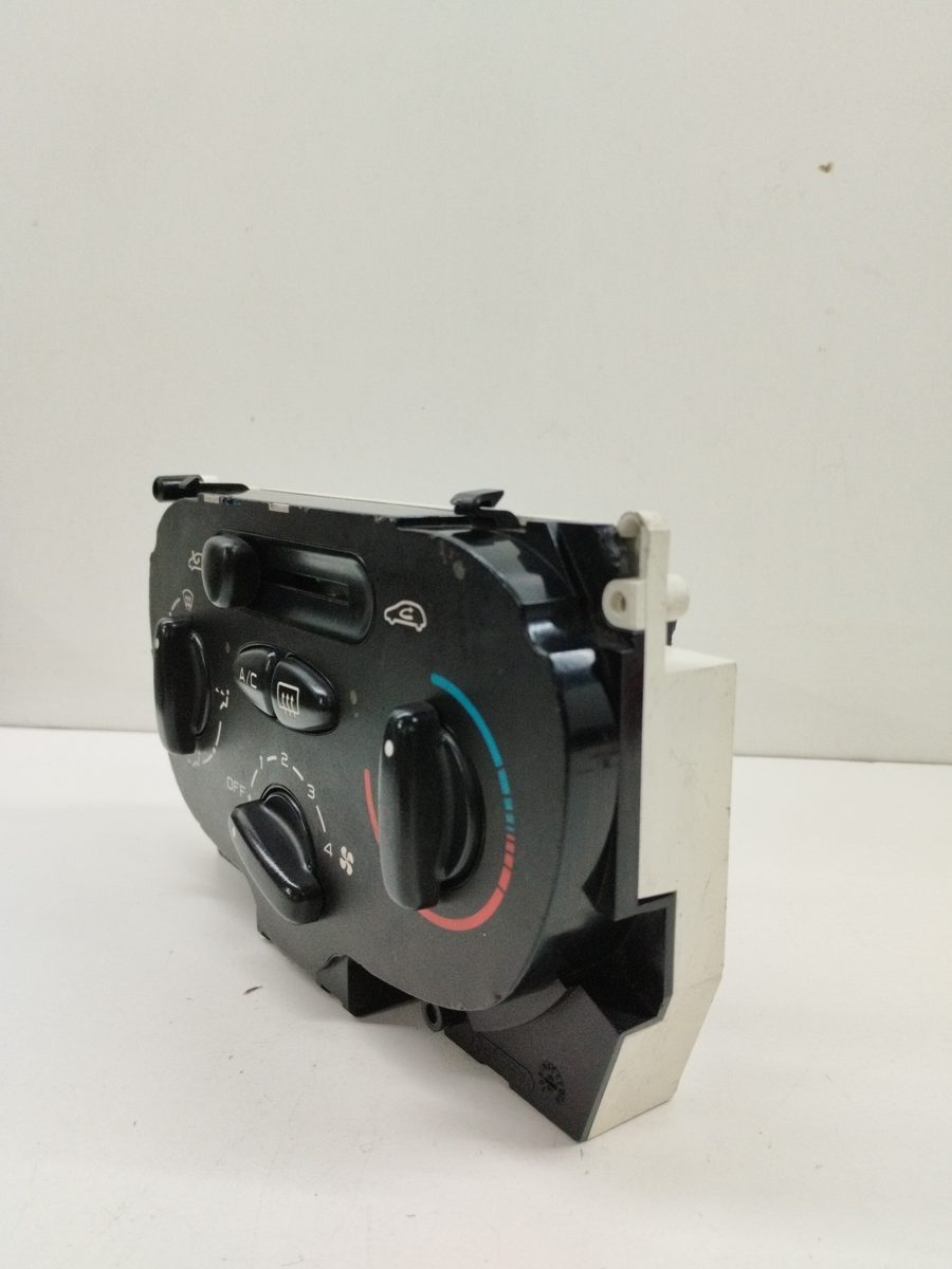 Comandos De Calefacción Peugeot 206 Berlina 1998-2010 XR 1.9L 51kW 1068701