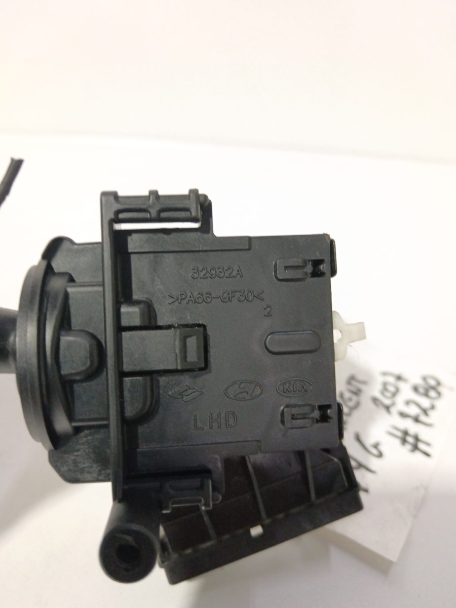 Llave de Luces Y Señalero Hyundai Accent (MC) 2006-2010 GL 1.4L 71kW 32932A