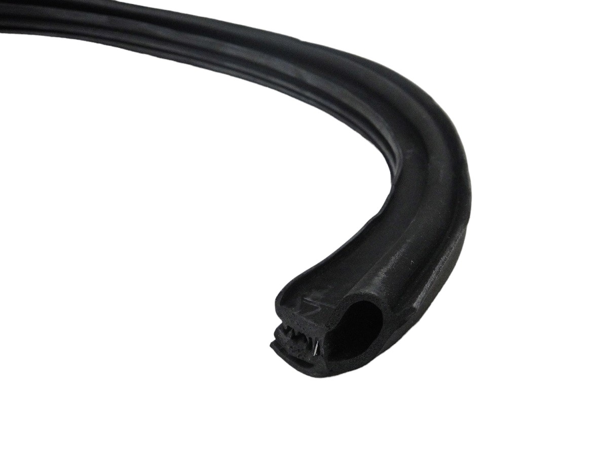 GOMA TAPA BAUL CHEVROLET ONIX (5 PUERTAS)
