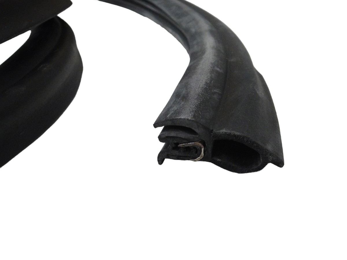 GOMA TAPA BAUL CHEVROLET ONIX (5 PUERTAS)
