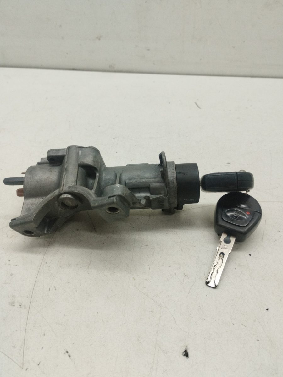 Llave De Arranque Volkswagen Fox (5Z1) 2005-2012 Básico 1.4L 55kW 4B090851