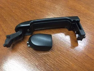 Manija de puerta trasera izquierda