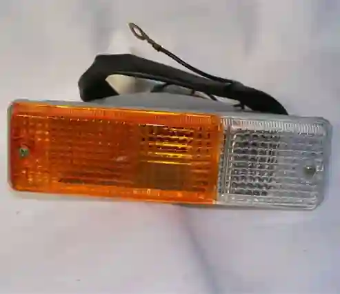 Faro de paragolpes delantero derecho