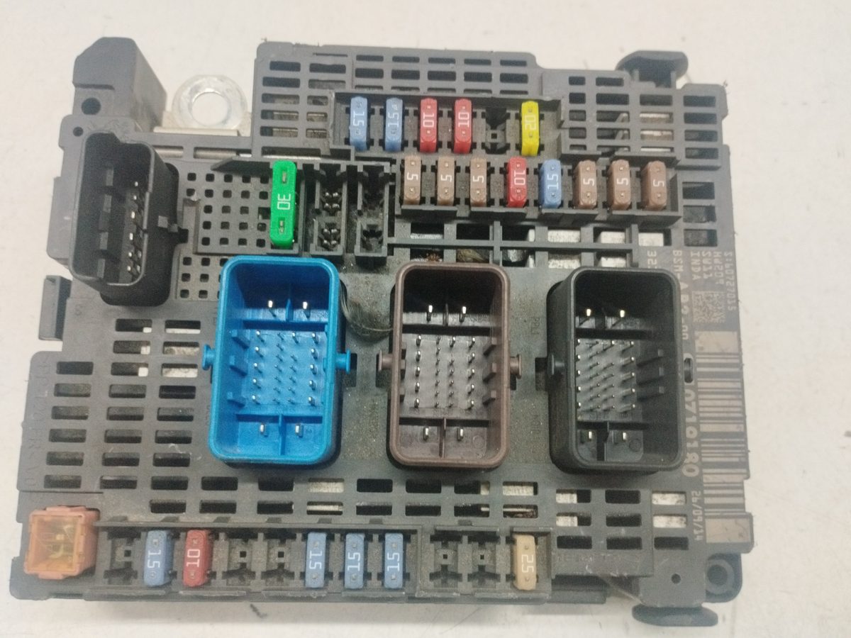 Caja Reles / Fusibles Peugeot 508 2011-Actualidad Allure 2.0L 132kW 9810719180