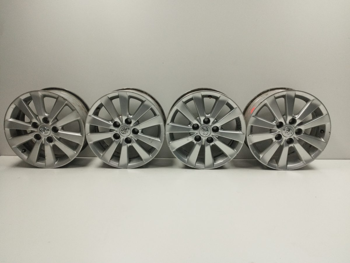 Juego De Llantas Toyota Auris 2006-2012 Luna+ HL42801