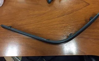 Moldura paragolpes delantero derecho