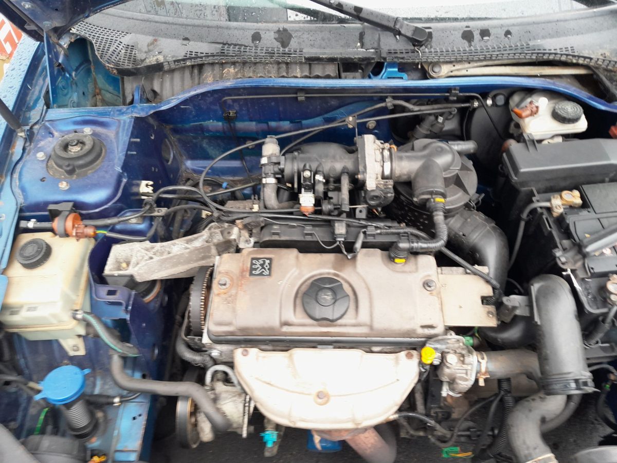 Faro Caminero Derecho Peugeot 306 Berlina 3/4/5 Puertas (S2) 1997-2003 Style 5502008R