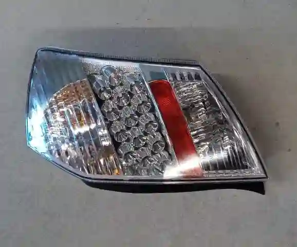 Faro trasero derecho