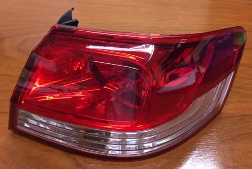 Faro trasero derecho