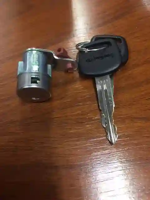 CILINDRO PUERTA DER SUZUKI SWIFT 92