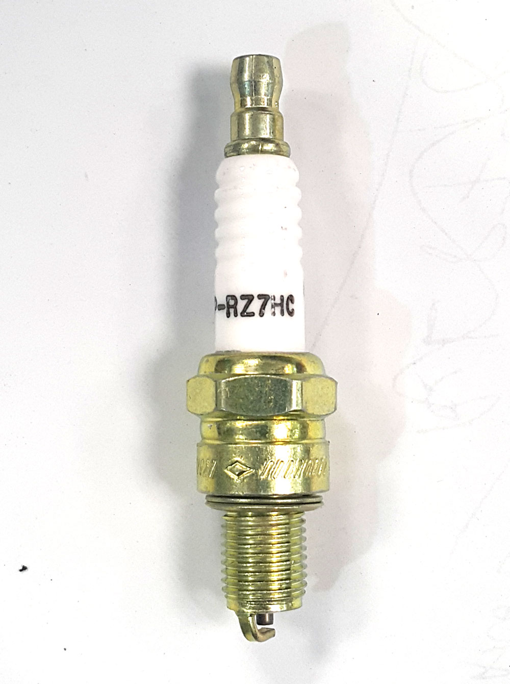 BUJIA - MOTO ROSCA CORTA (Z9) CR7HS CHAMPION