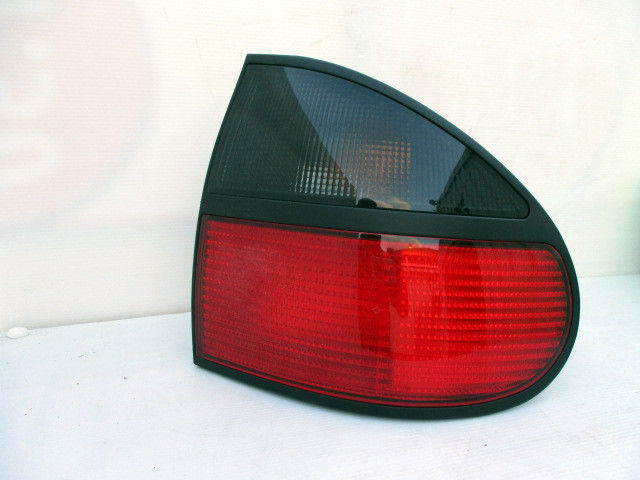 Faro trasero derecho