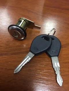 CILINDRO PUERTA DER NISSAN 720