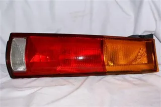 Faro trasero derecho