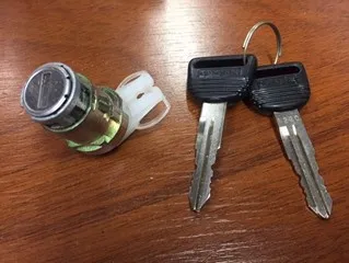 CILINDRO PUERTA DER HONDA CIVIC 88