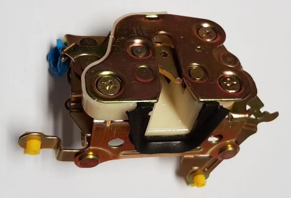 CERRADURA PUERTA DEL DER NISSAN D21 91