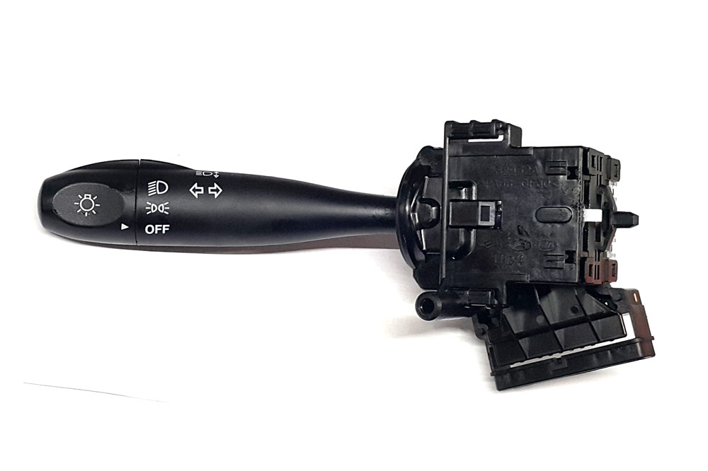 LLAVE BAJO VOLANTE HYUNDAI LUCES SEÑALERO ACCENT 05/ KIA RIO 05/08