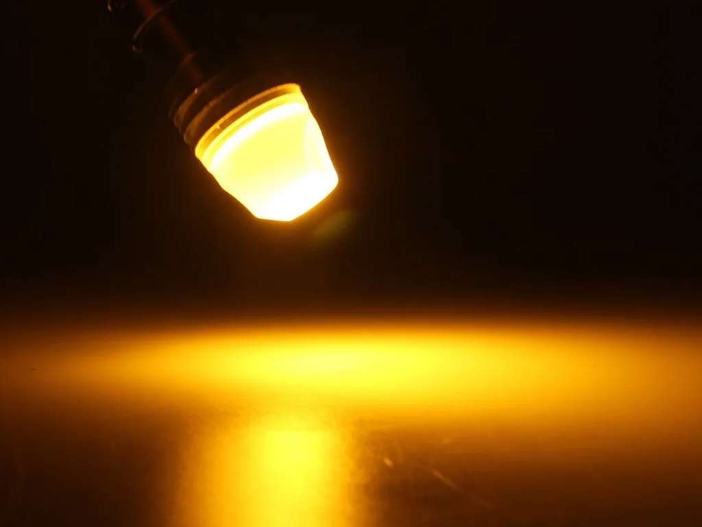 LAMPARA JGO. 12V. 21/5W. 2P P/DESPAREJA DESTELLANTE BLANCA LED