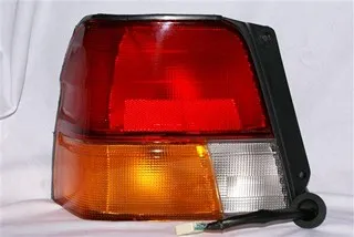 Faro trasero izquierdo