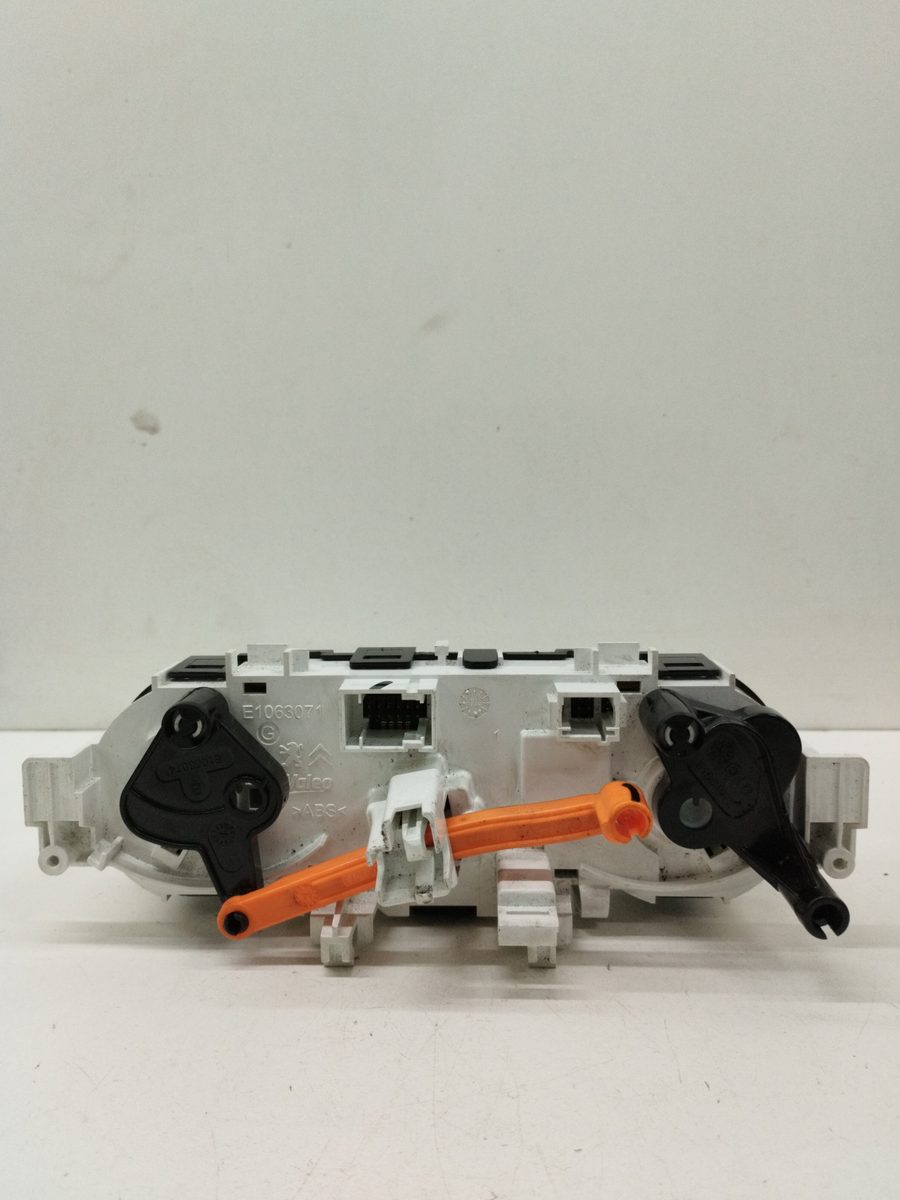 Comandos De Calefacción Peugeot 208 2012-2019 Access 1.0L 50kW E1063071