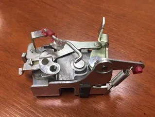 Cerradura puerta delantera derecha