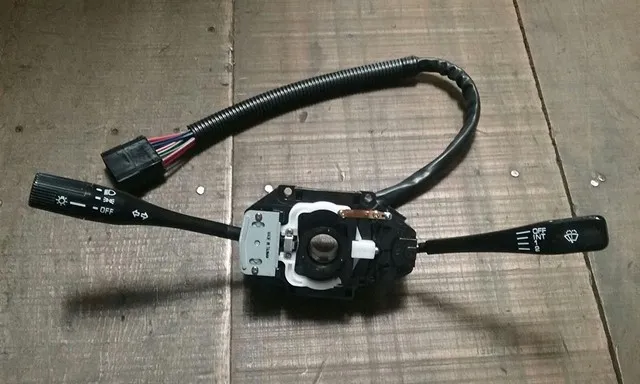 LLAVE LUCES MITSUBISHI L200 90