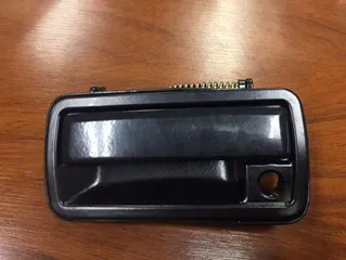 Manija de puerta delantera izquierda