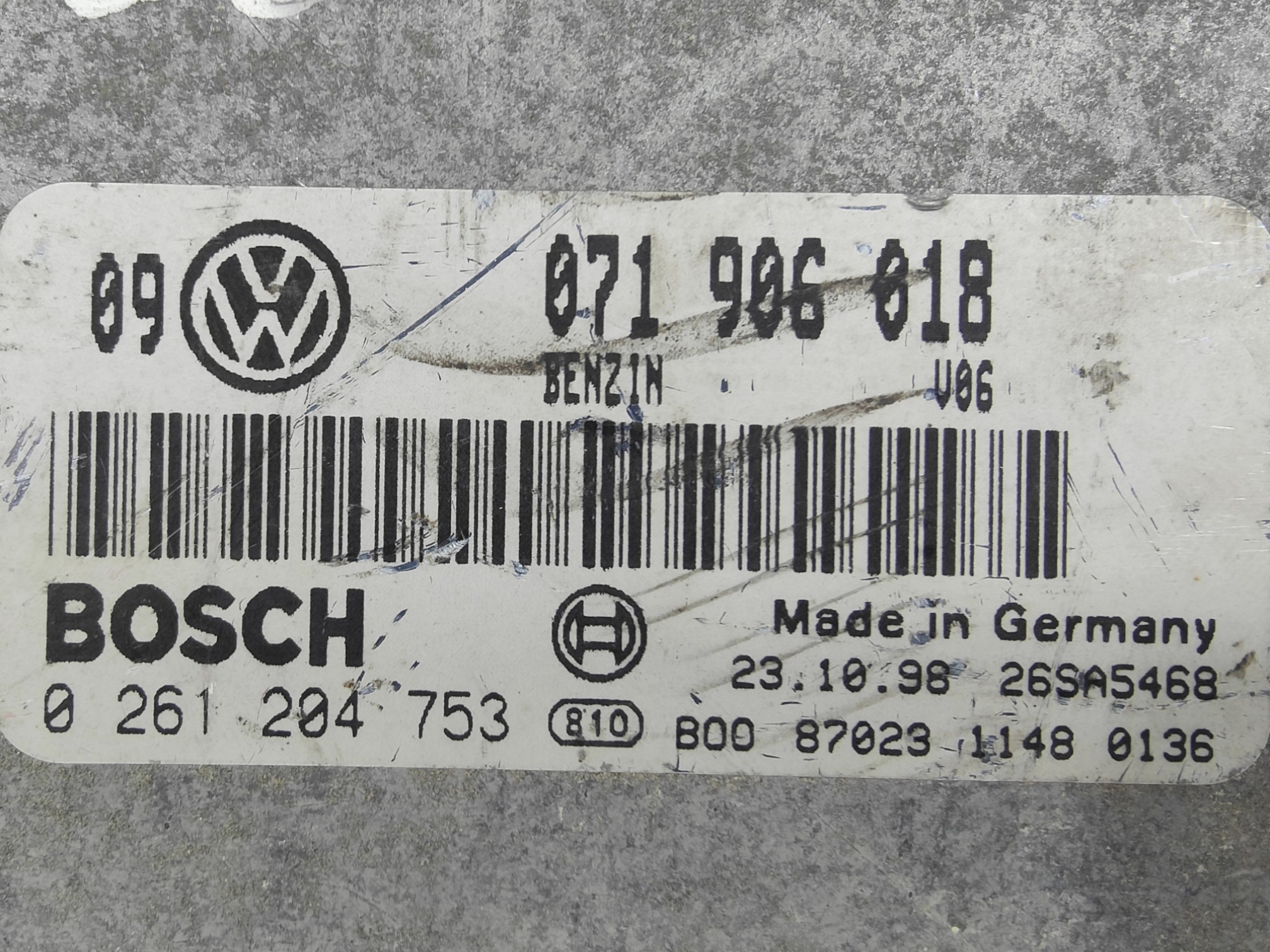 ECU de motor Volkswagen GOLF IV 2.3 VR 1998, Ref: 8123-K3B7