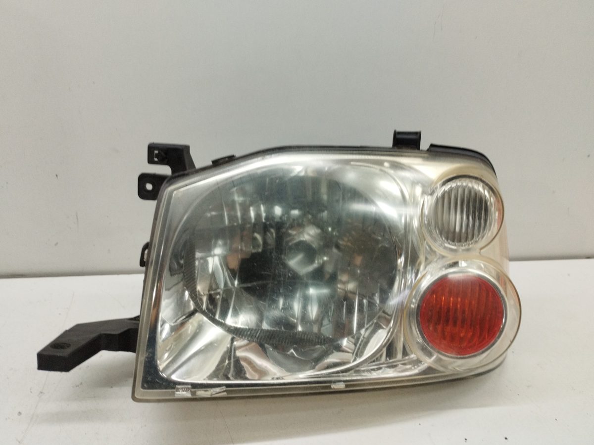 Faro Delantero Izquierdo Nissan Np300 Pick-up (D23) 2015-Actualidad *
