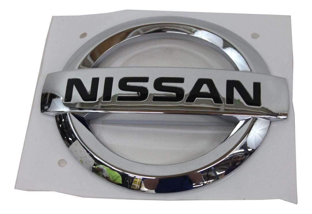 Emblema Nissan 10.5 Cm X 9.1 Cm Adhesivo