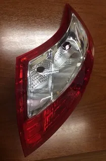 Faro trasero izquierdo