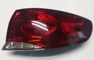 Faro trasero derecho