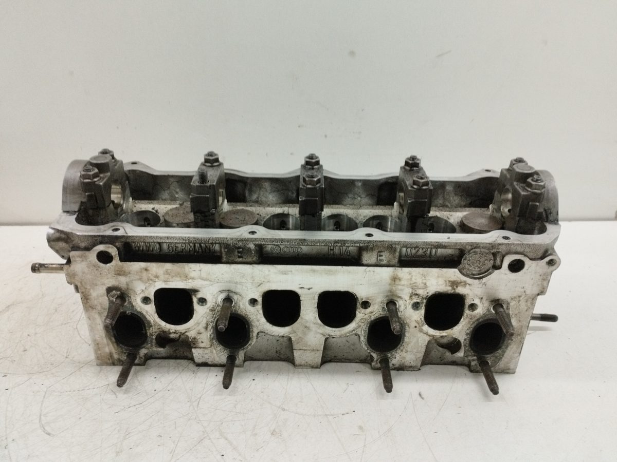 Tapa De Cilindros Volkswagen Bora Berlina (1J2) 1998-2005 1.9 TDI 1.9L 81kW 038103373E
