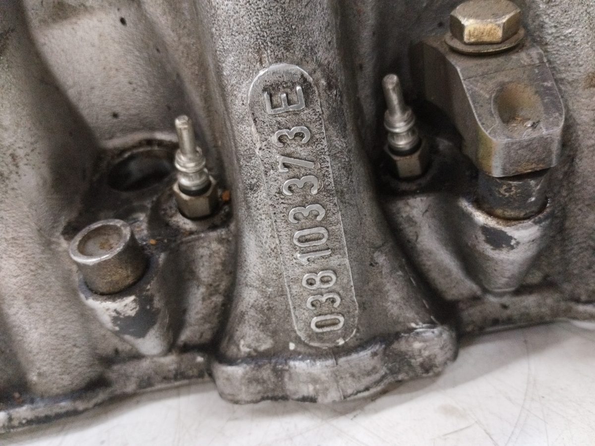 Tapa De Cilindros Volkswagen Bora Berlina (1J2) 1998-2005 1.9 TDI 1.9L 81kW 038103373E